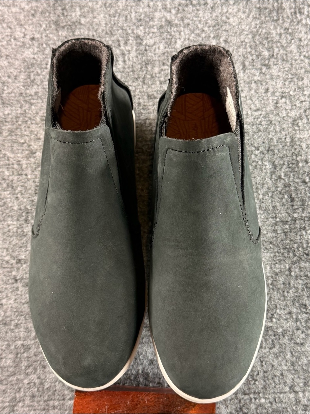 Olukai Hawai‘iloa Manu Hope Women’s Lava Rock Leather Slip-On Shoes Size 7